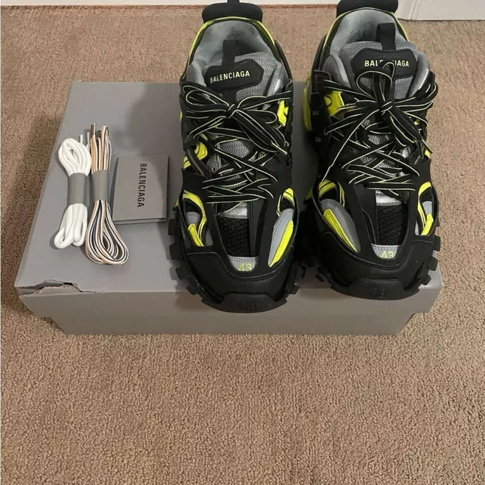 Balenciaga track runners
worn but still in good condition